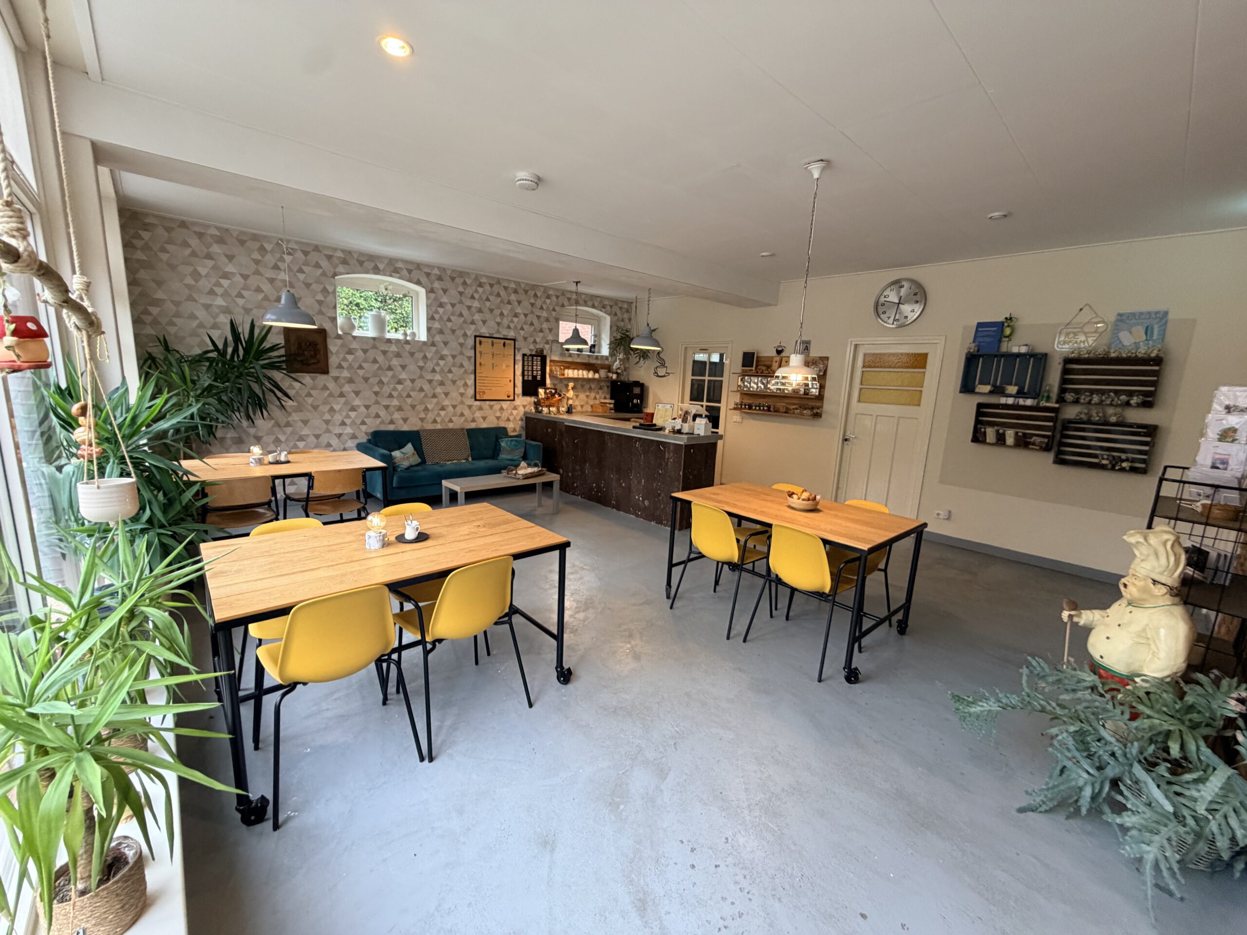 Overzicht van het koffiehuis van De Geiser-Inn in Scheemda